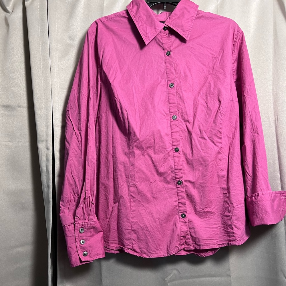 Pleated button up top with 3 button on sleeve